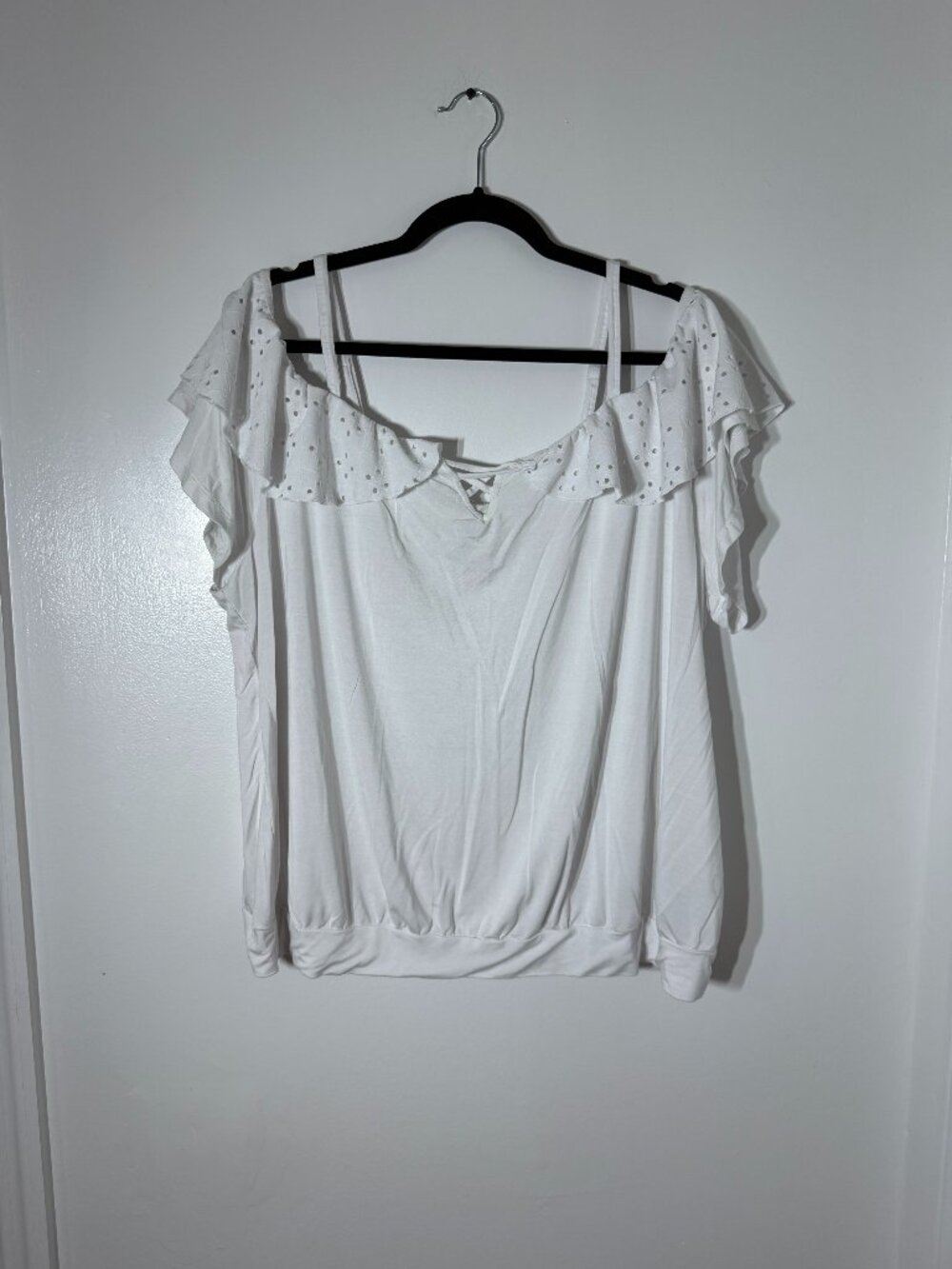 Torrid Super Soft Size 3 White Eyelet Ruffle Cold Shoulder Top